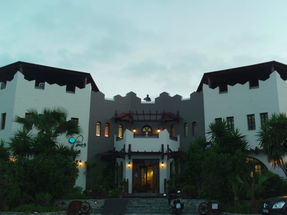 Главное здание Gaia Garden Hotel