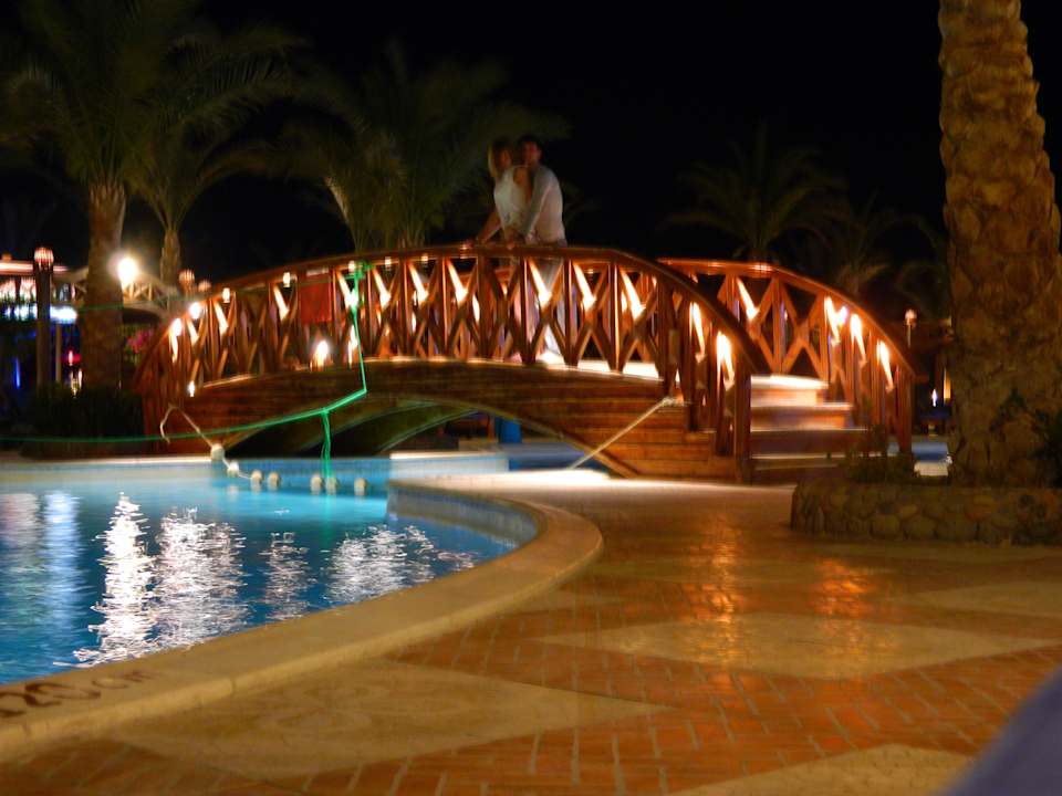 Это бассейн главного корпуса  Riviera Aqua Park Resort