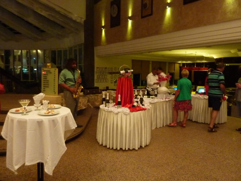 White Gala TUI MAGIC LIFE Africana