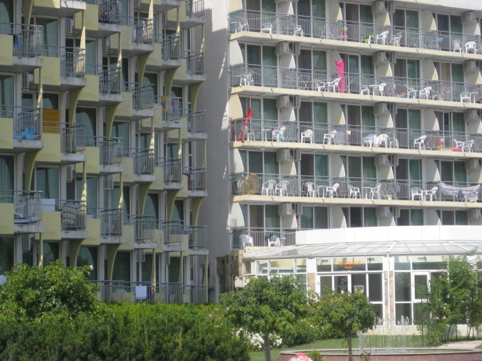 Außenansicht mit Hallenbad Hotel Laguna Beach