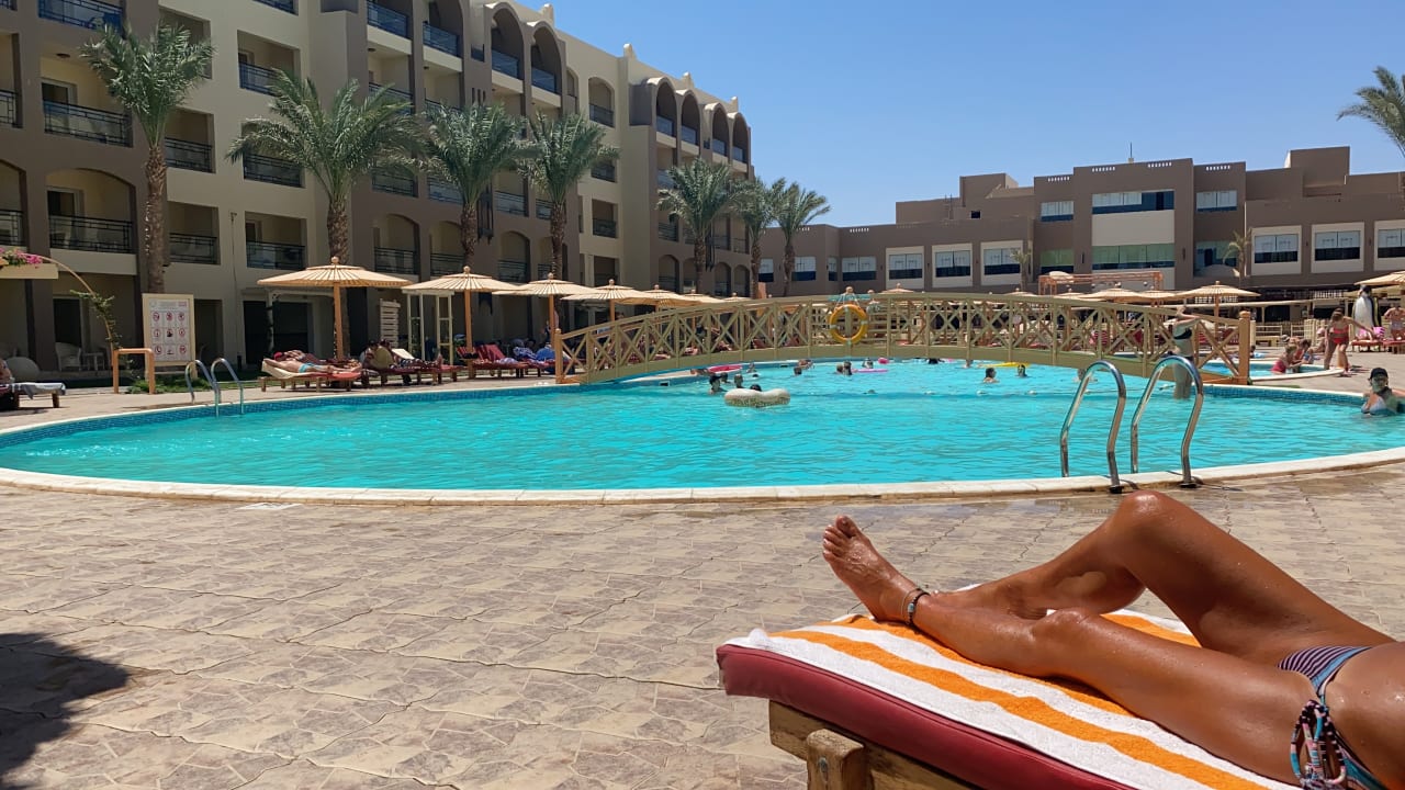 Pool El Karma Aqua Beach Resort