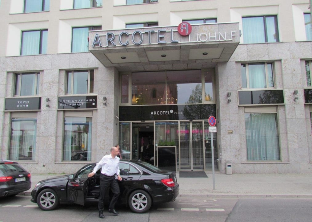 Entrance ARCOTEL John F. Berlin