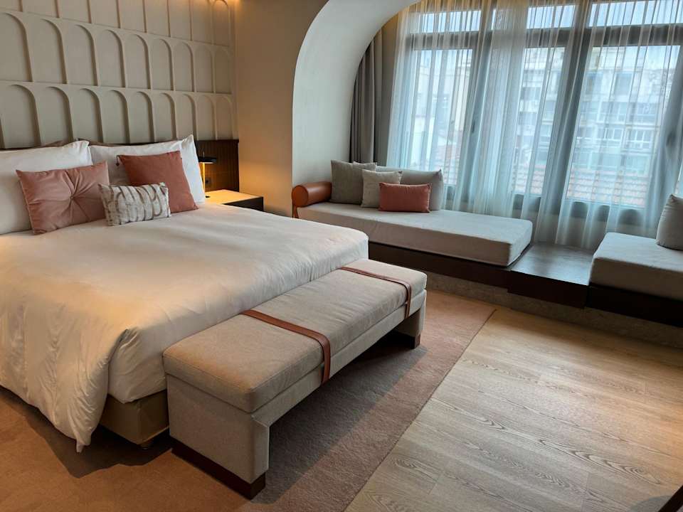 Zimmer MonAsty, Thessaloniki, Autograph Collection