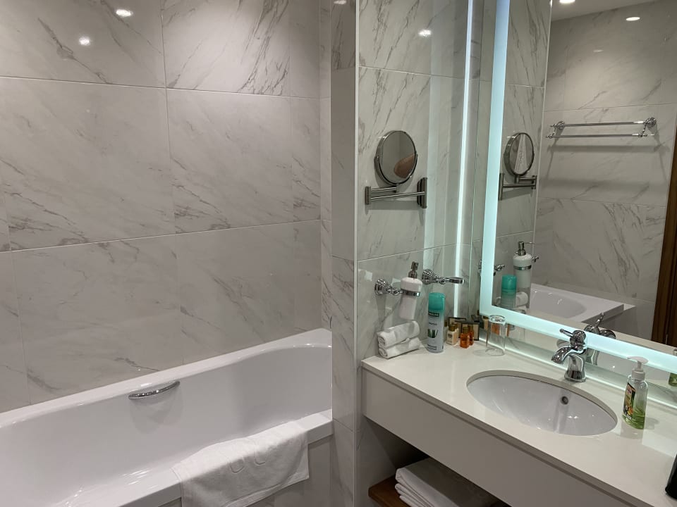 Zimmer Astor Garden Hotel