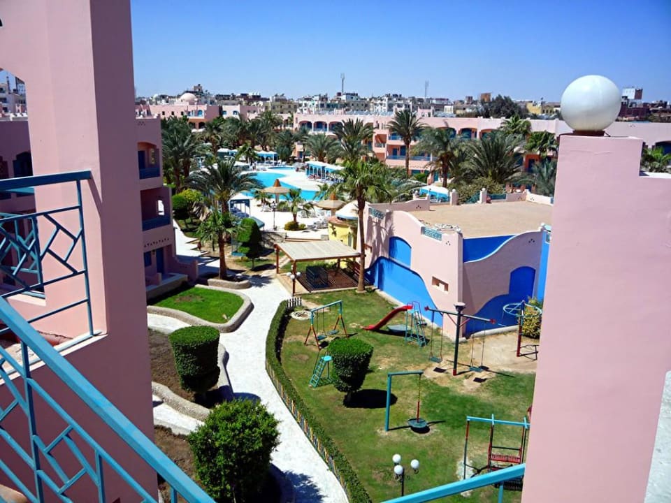 Blick zum Pool Hotel Le Pacha Beach Resort