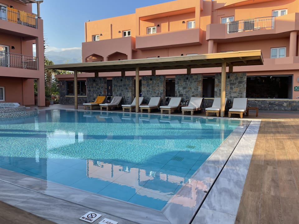 Pool High Beach Resort