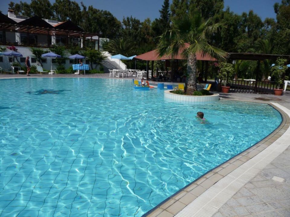 Aktivpool mit Poolbar Atlantica Marmari Beach