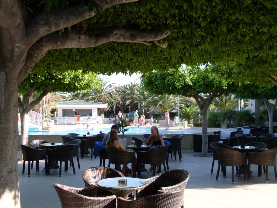 Außenterrasse   Sandy Beach Hotel & Family Suites