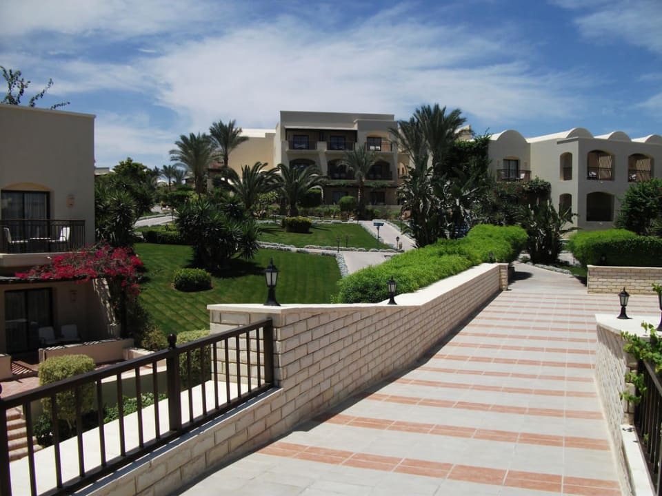 Sicht auf die Bungalows JAZ Belvedere Resort