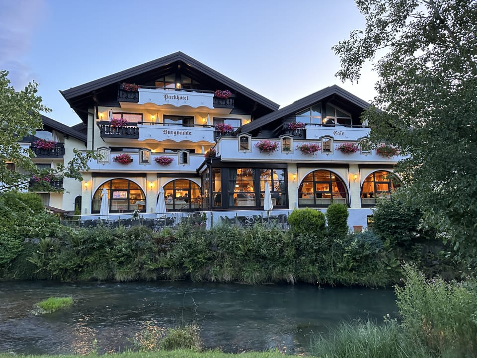 Außenansicht Parkhotel Burgmühle