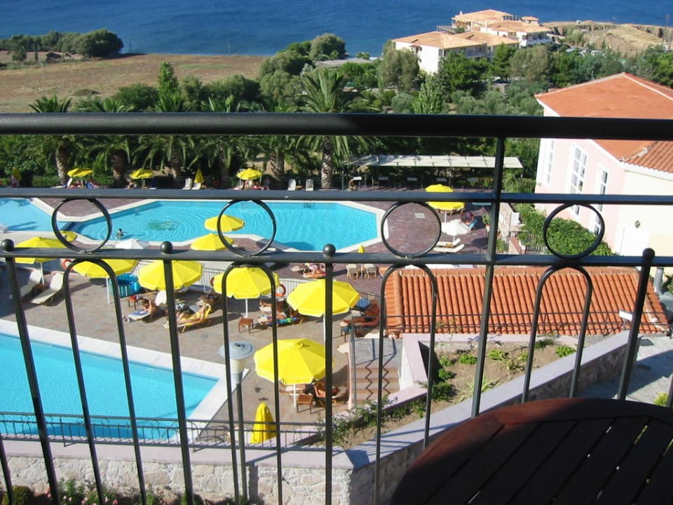 Blick über beide Pools vom Balkon aus Hotel Sunrise Resort