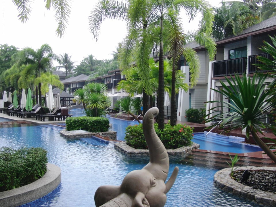 Poolanlage bei den Pool-Access-Zimmern La Flora Khao Lak