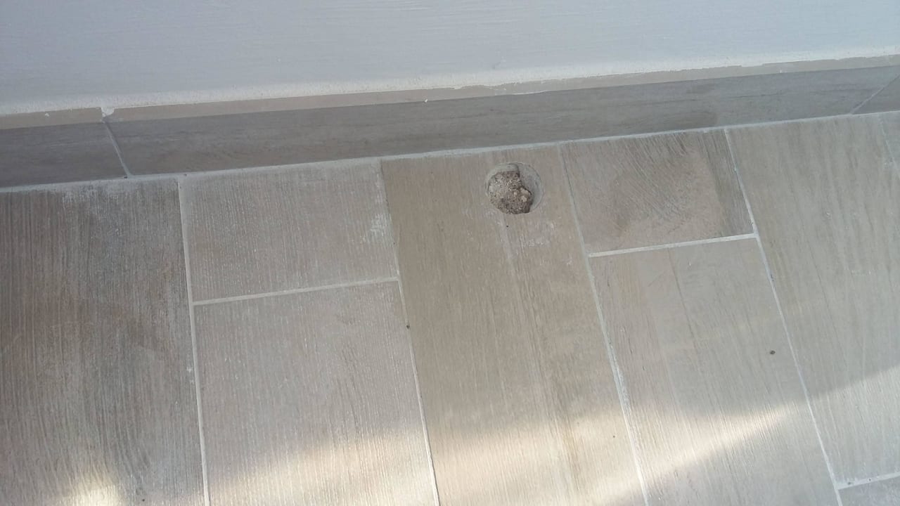 Das sollte der Wasserablauf vom Balkon sein HL Suitehotel Playa del Ingles