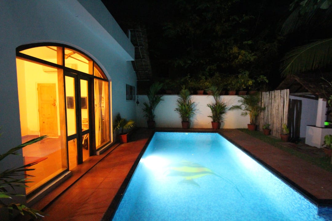Orchid Villa mit Pool bei Nacht Marari Villas