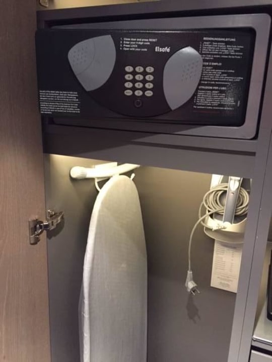 Safe, Bügelstation Hilton Vienna Plaza