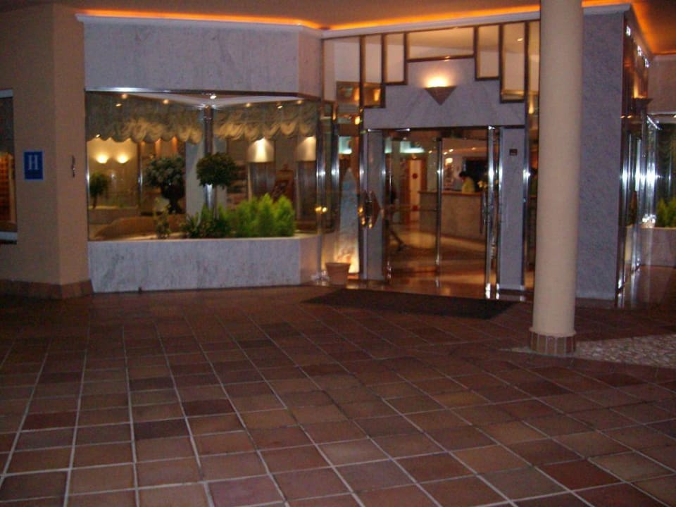 Hoteleingang Hotel Mariant Park