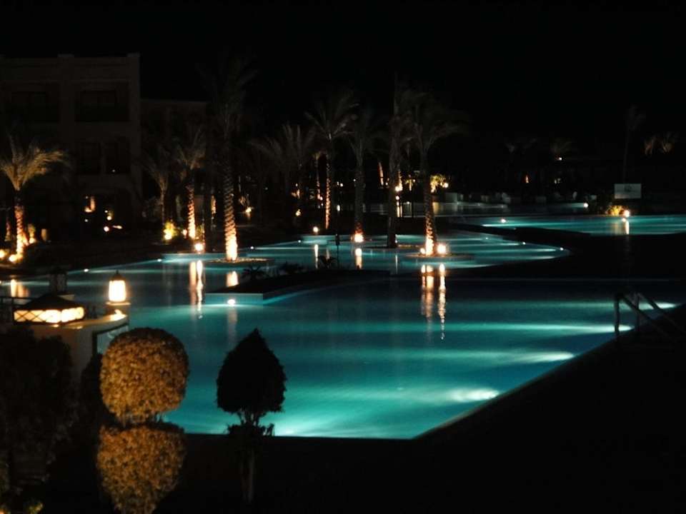 Abendstimmunng am Pool JAZ Aquamarine Resort