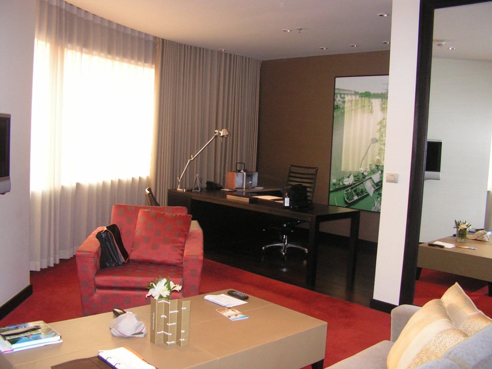 Executive Suite Büro / Schreibtisch Millennium Hilton Bangkok