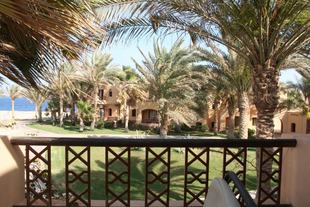 Der Blick rechts vom Balkon Steigenberger Coraya Beach - Adults only