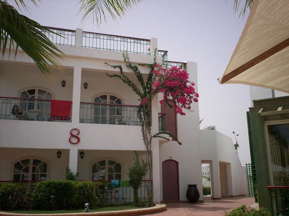 Jeden z budynków  Hotel Resta Sharm Resort