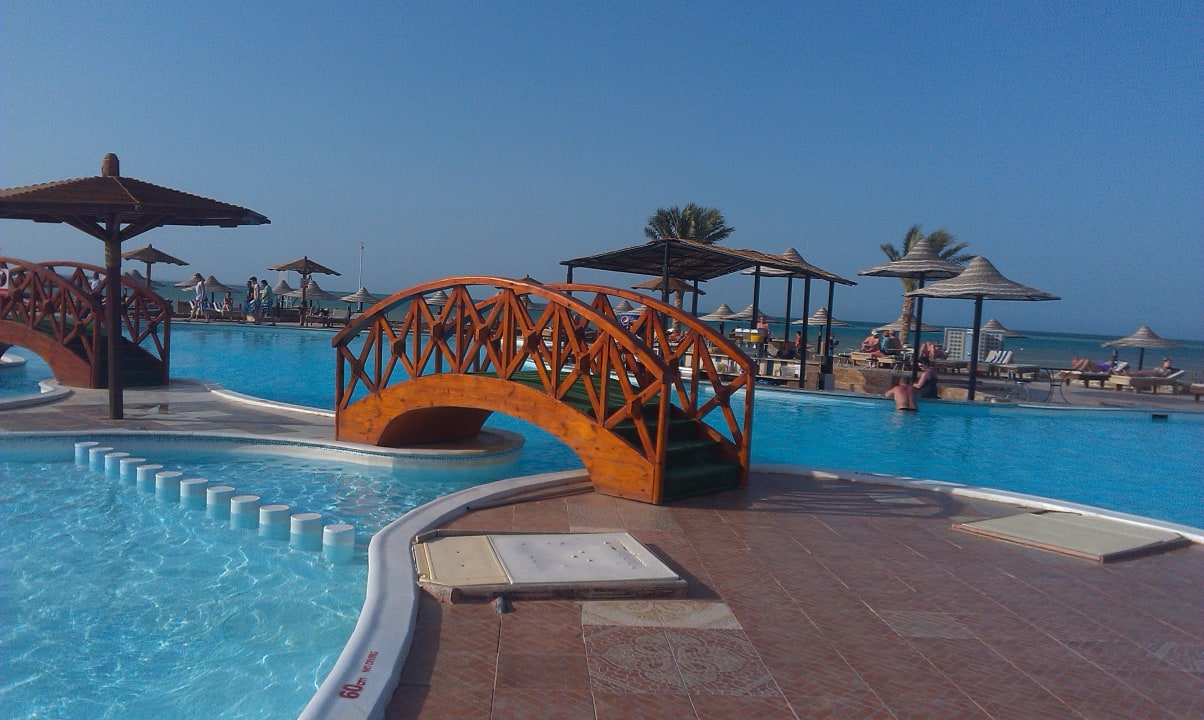 Бассейны у пляжа Riviera Aqua Park Resort