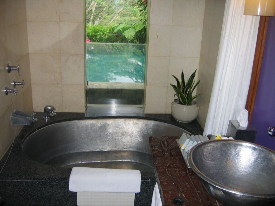 Pool-Villa Badewanne Maya Ubud Resort & Spa Bali