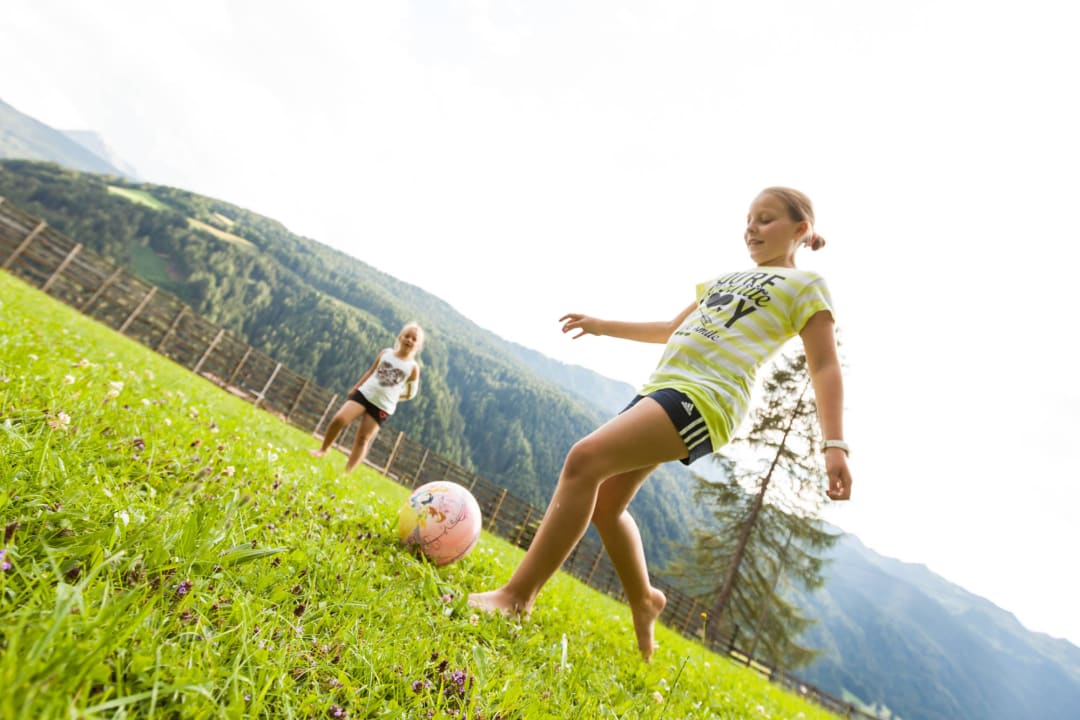 Unsere Mädls auf unserem dem Spielplatz Residence Garni Melcherhof