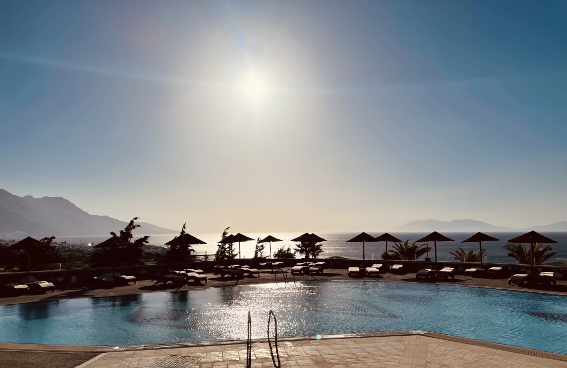 Pool Grand Blue Beach Hotel