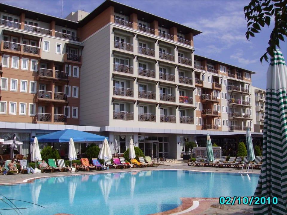 Pool & Rückseite des Hotels Club Cactus Paradise