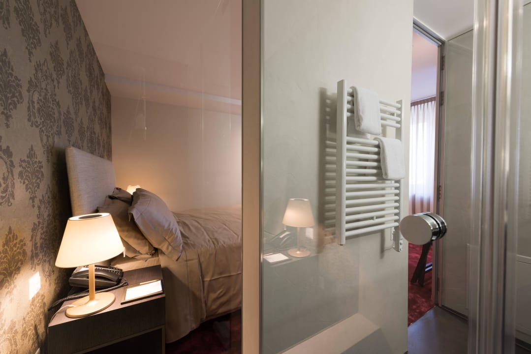 Beispiel Bad $uperior-Zimmer Hotel Du Nord