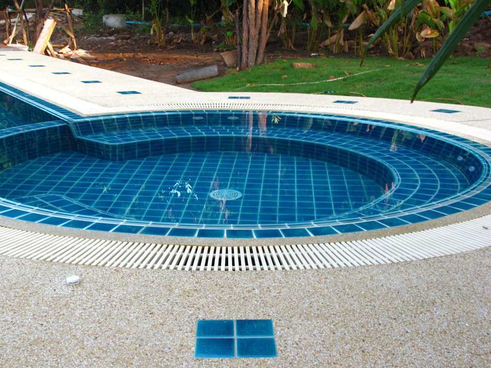 Ein Teil vom neuen Pool Baan Rom Mai Resort