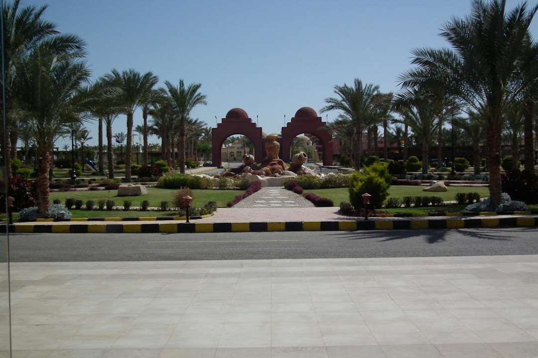 Blick von Lobby in Vorbereich Swisstouch Oriental Resort Marsa Alam