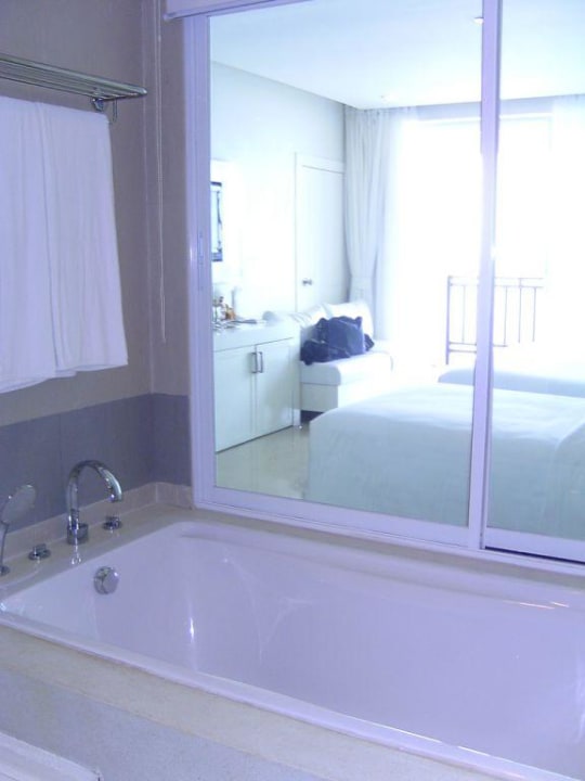 Blick vom Bad in den Wohnraum Samui Resotel Beach Resort