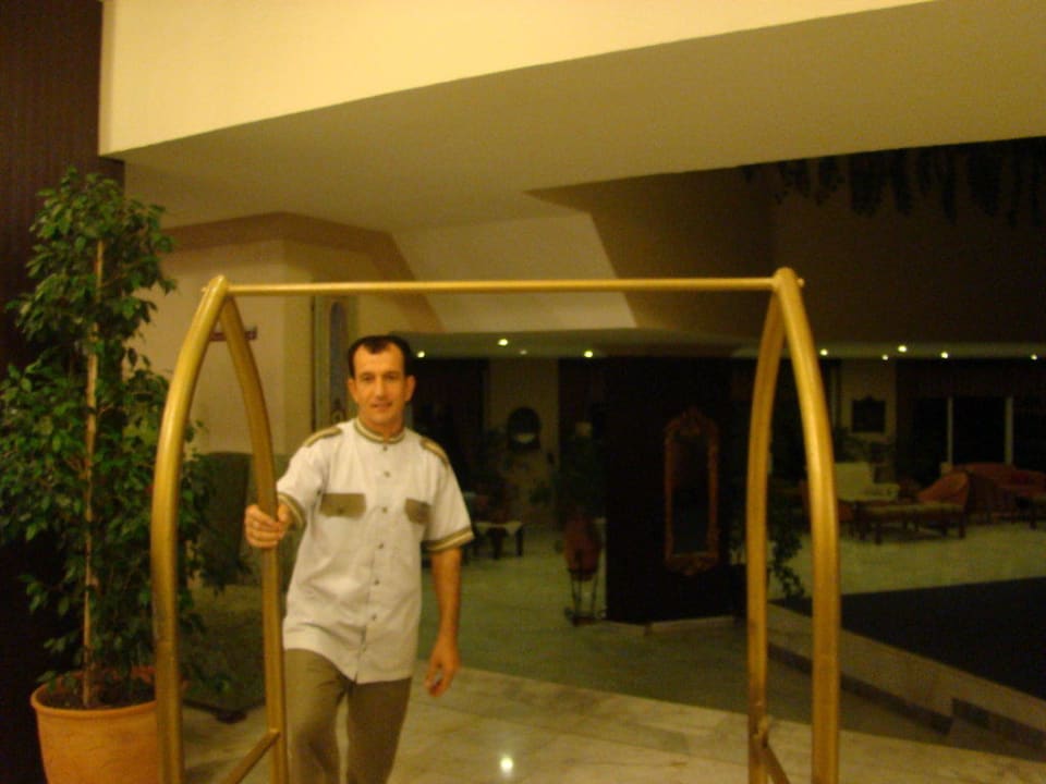 Der nette Kofferträger Hotel Royal Garden Beach