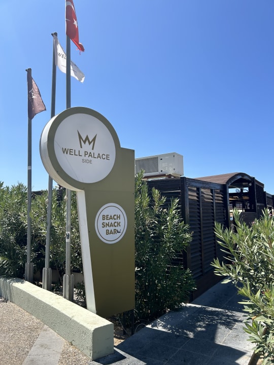 Strand Well Palace Side