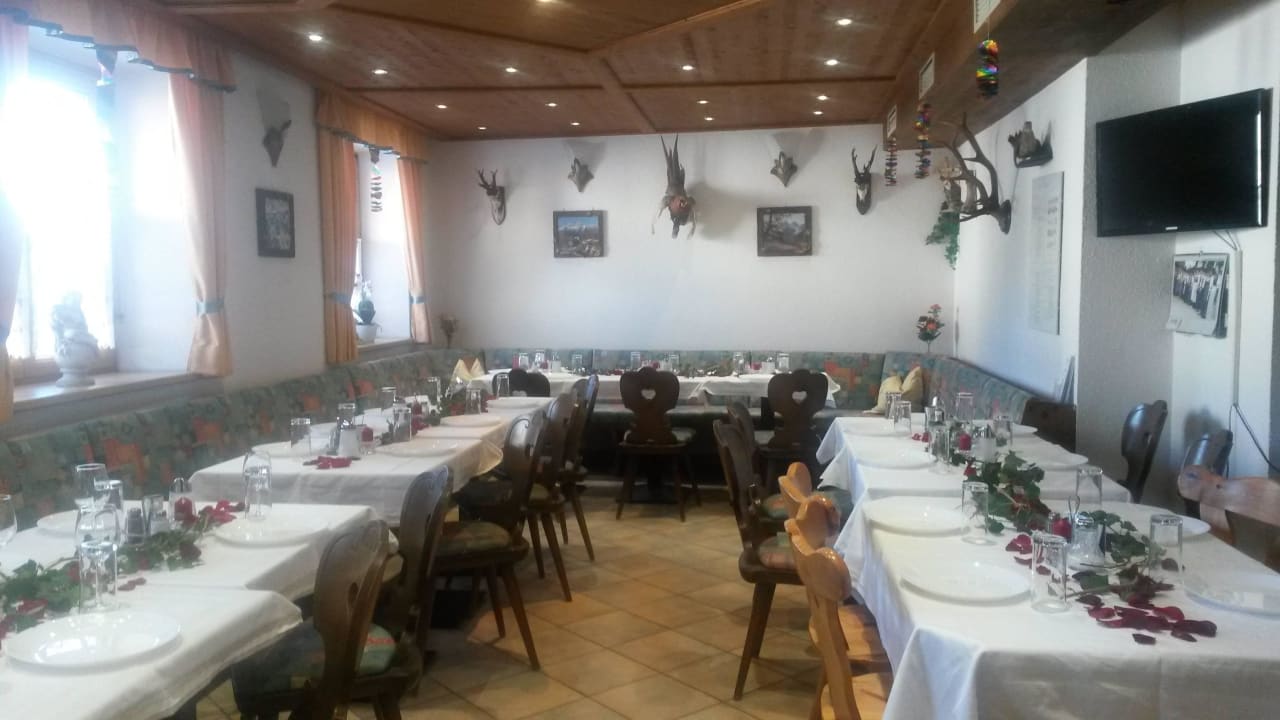 Früstück wird serviert Pension Heis