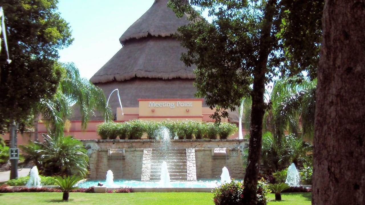 Meetingpoint von draußen Sandos Playacar Select Club Adults only - All Inclusive