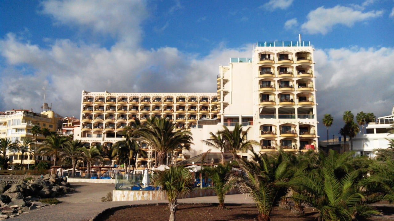 Hotel vom Strand gesehen Bull Dorado Beach & Spa