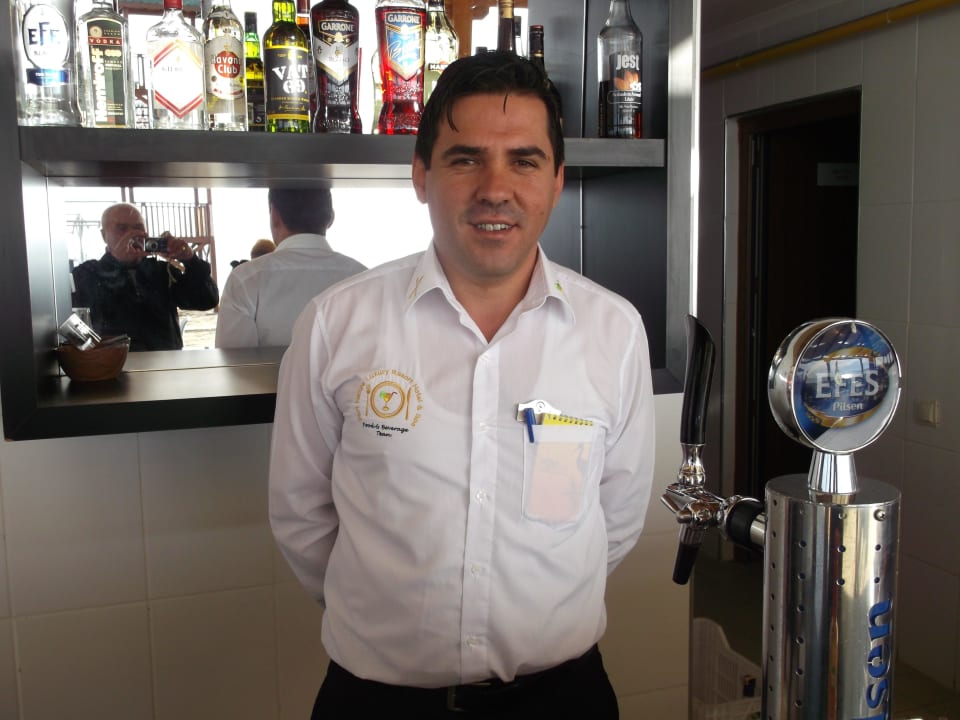 Herr Ibrahim von der Beach Bar unser Freund Port Nature Luxury Resort & Spa