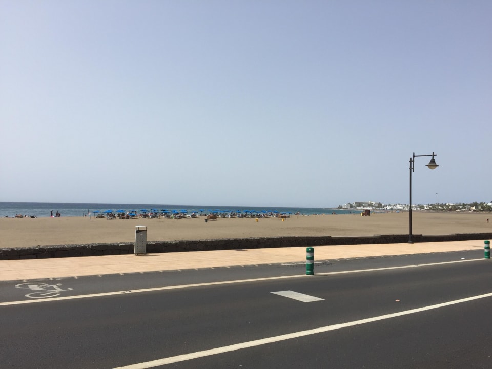 Strand vor dem Hotel Hipotels La Geria