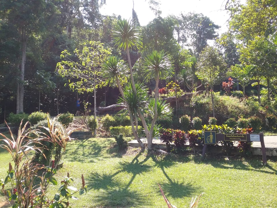 Schöne Gartenanlage bei den neu gebauten Bungalow KC Grande Resort Koh Chang