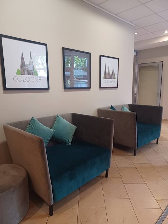 Lobby H+ Hotel Köln Brühl