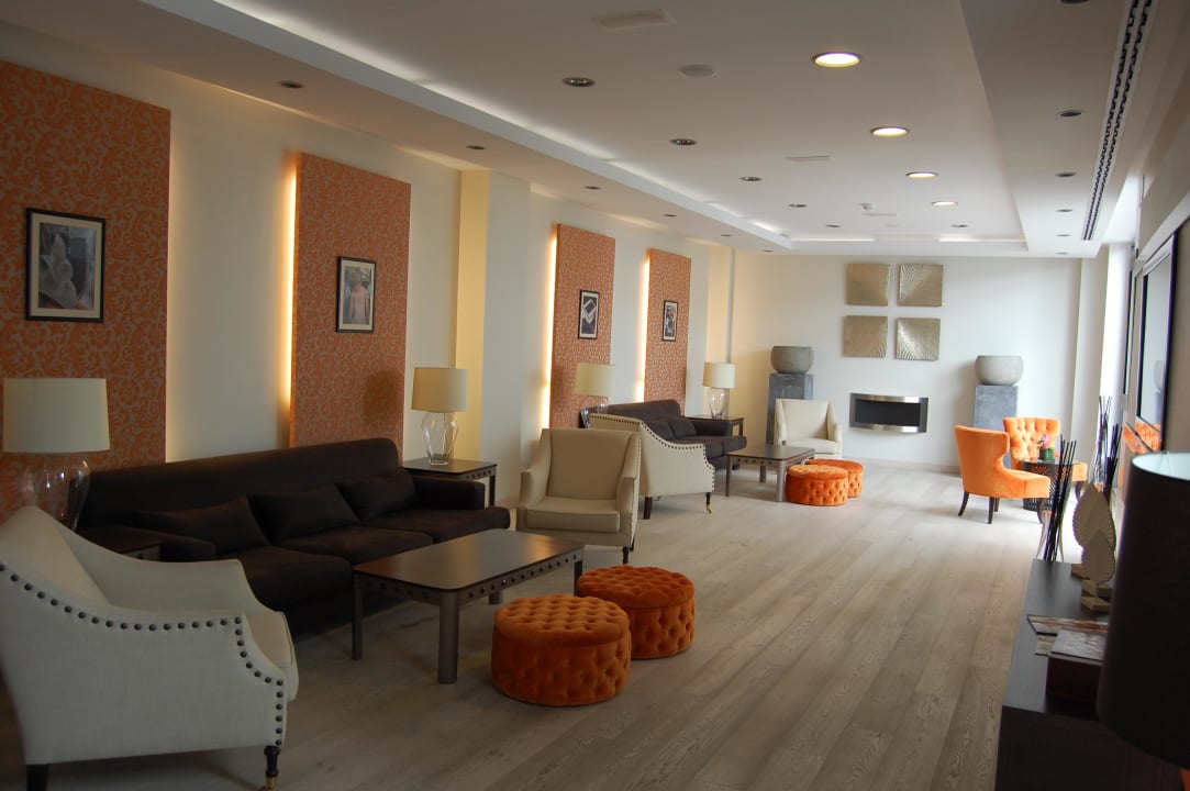 Lesezimmer im Eingangsbereich Hotel Vincci Selección Posada del Patio