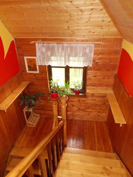 Farbenfrohes Treppenhaus Pension Ayky