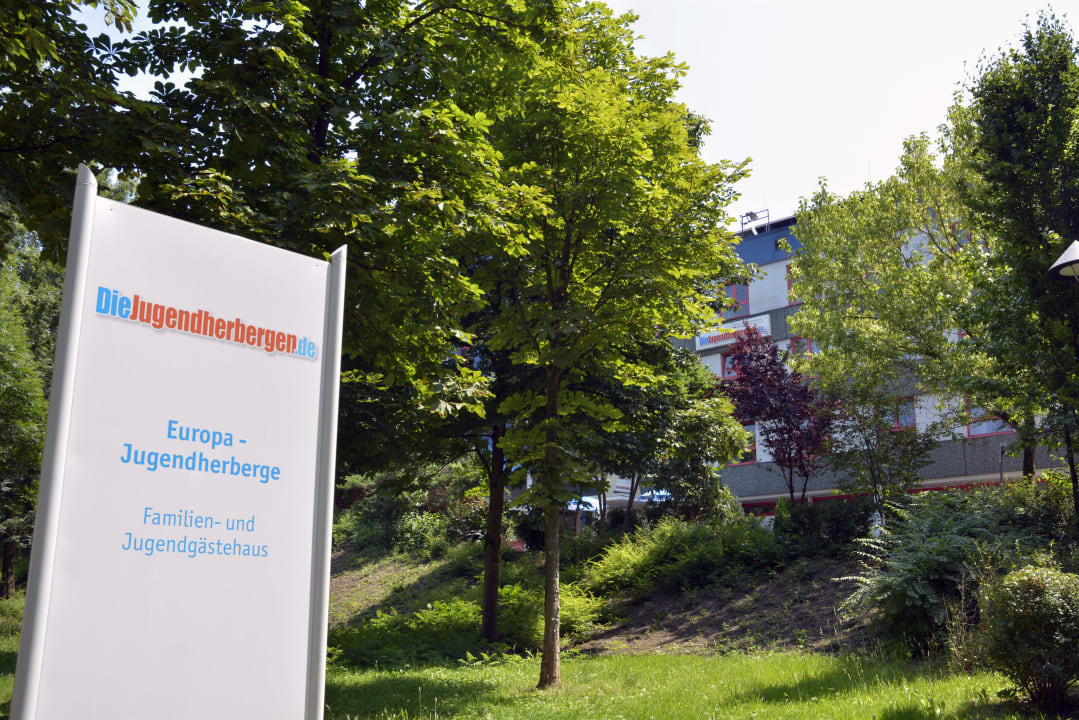 Einfahrt Europa-Jugendherberge Saarbrücken