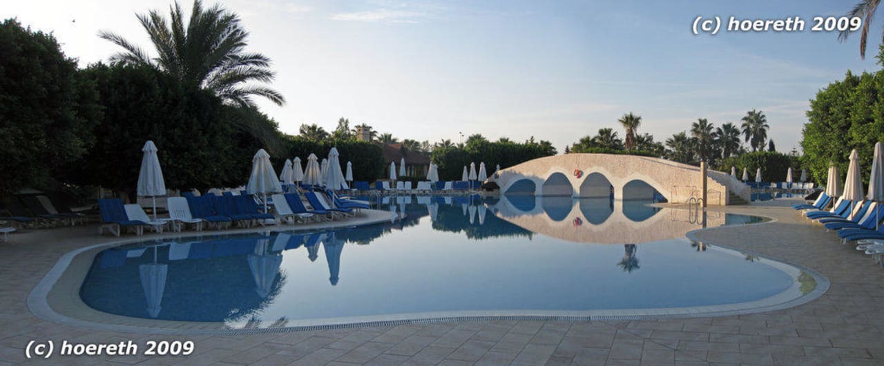 Haupt-Pool Club Grand Side
