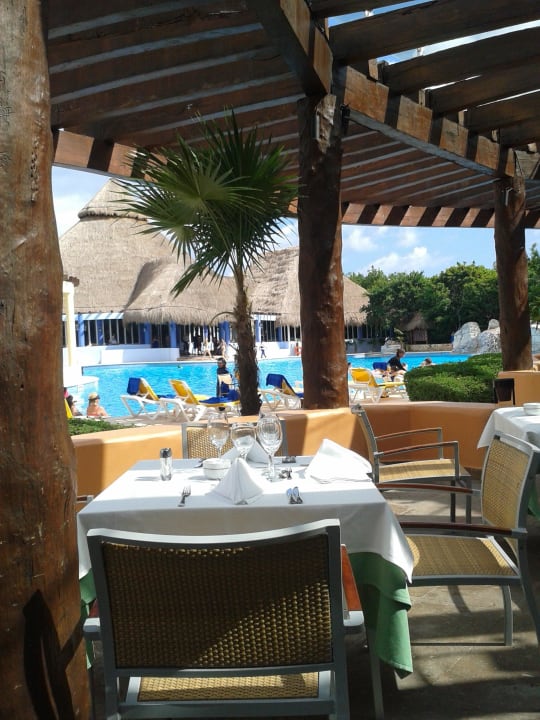 Terrasse vom Buffetrestaurant Iberostar Selection Paraiso Maya Suites