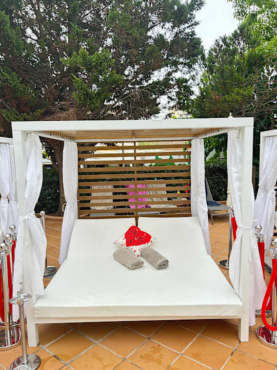 Pool Valentin Reina Paguera