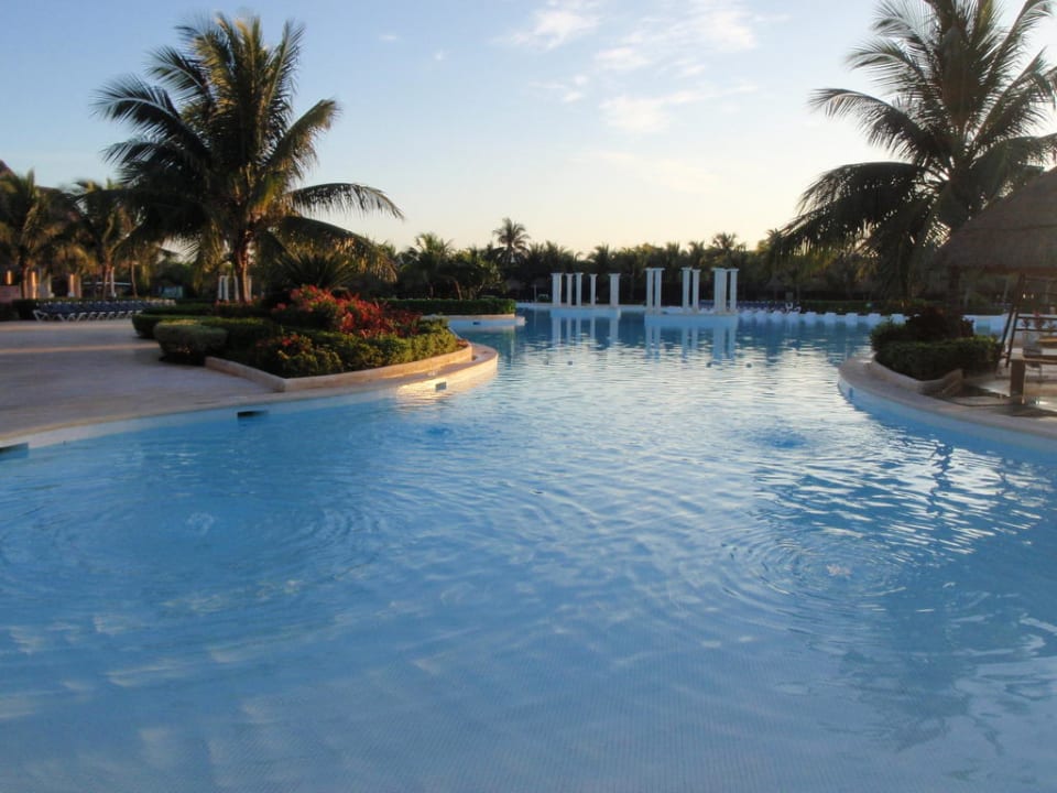 Rießige Poollandschaft Grand Palladium Kantenah Resort & Spa