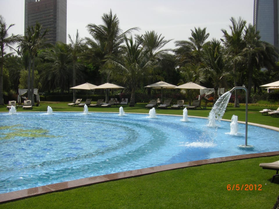 Grosse Poolanlage Emirates Palace Mandarin Oriental